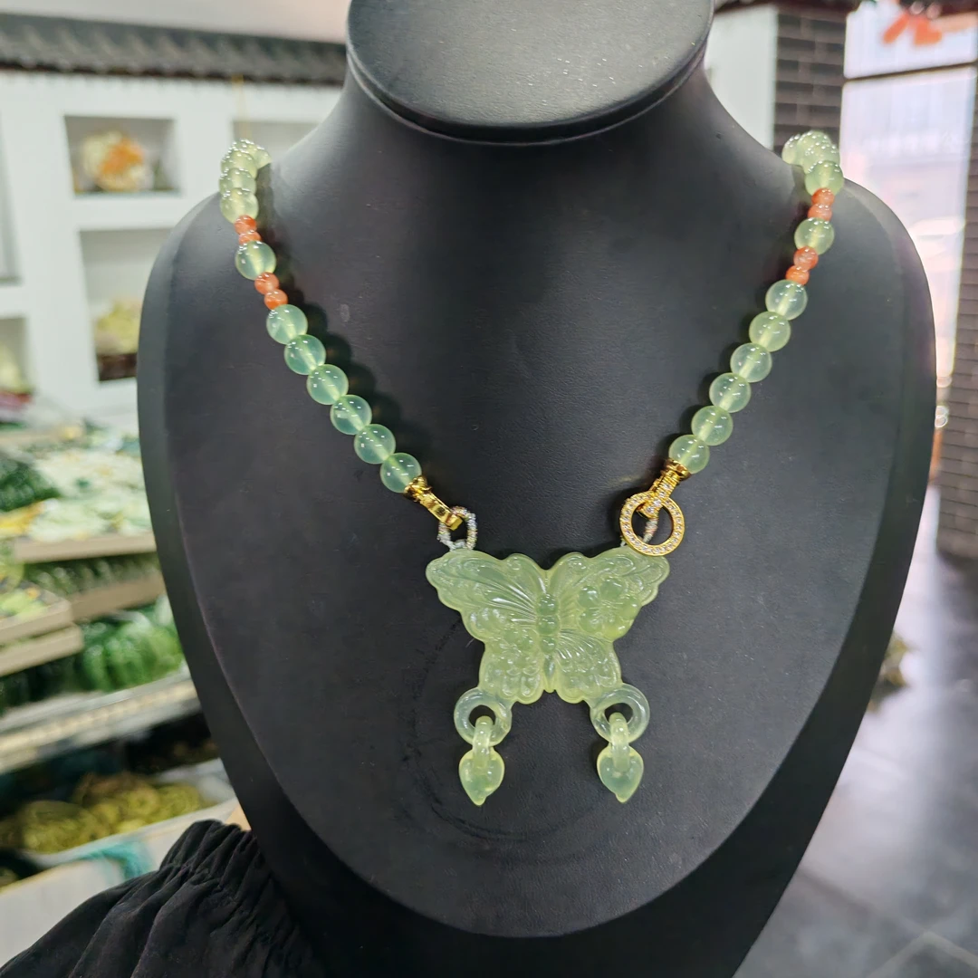 岫玉上品手工雕刻葡萄肉蝴蝶鬼工环