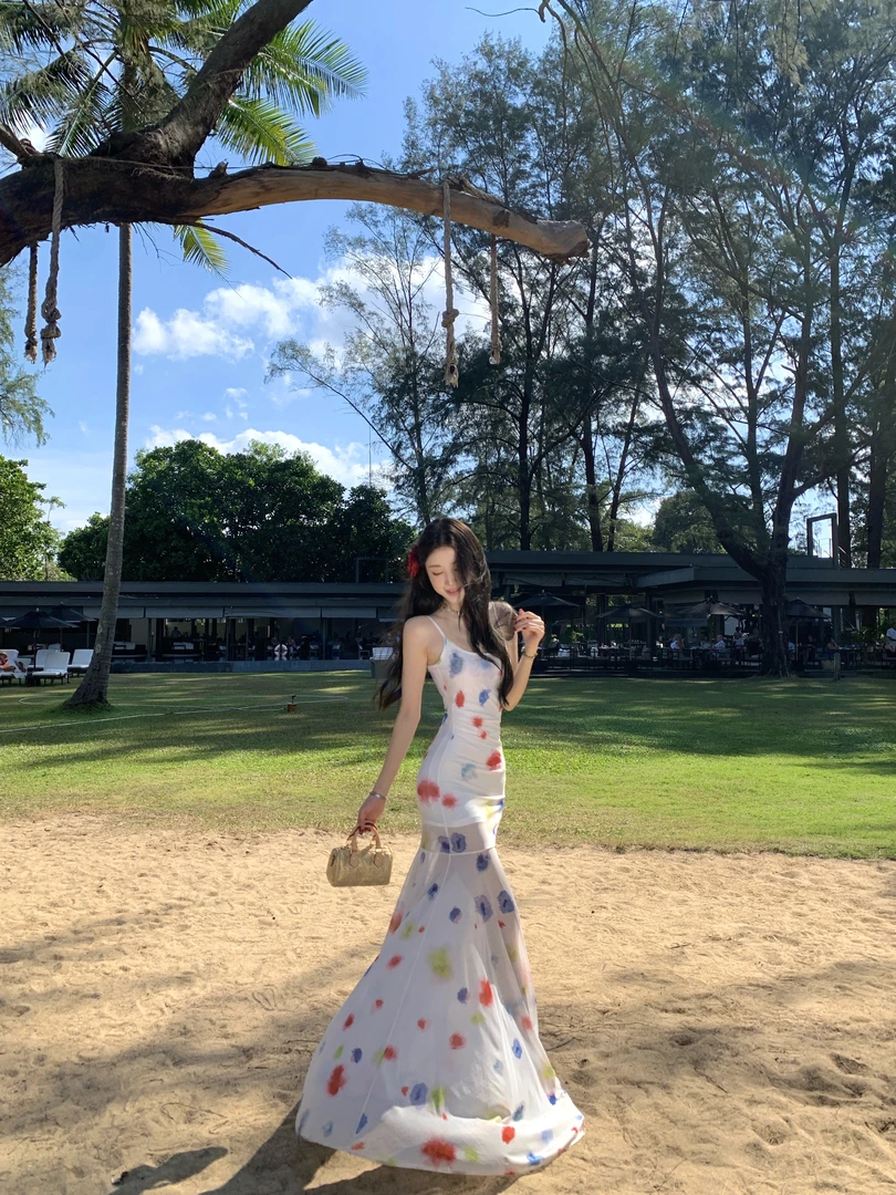 不冷BULENG性感晕染吊带连衣裙裙子时髦设计感度假风洋气纯欲春游