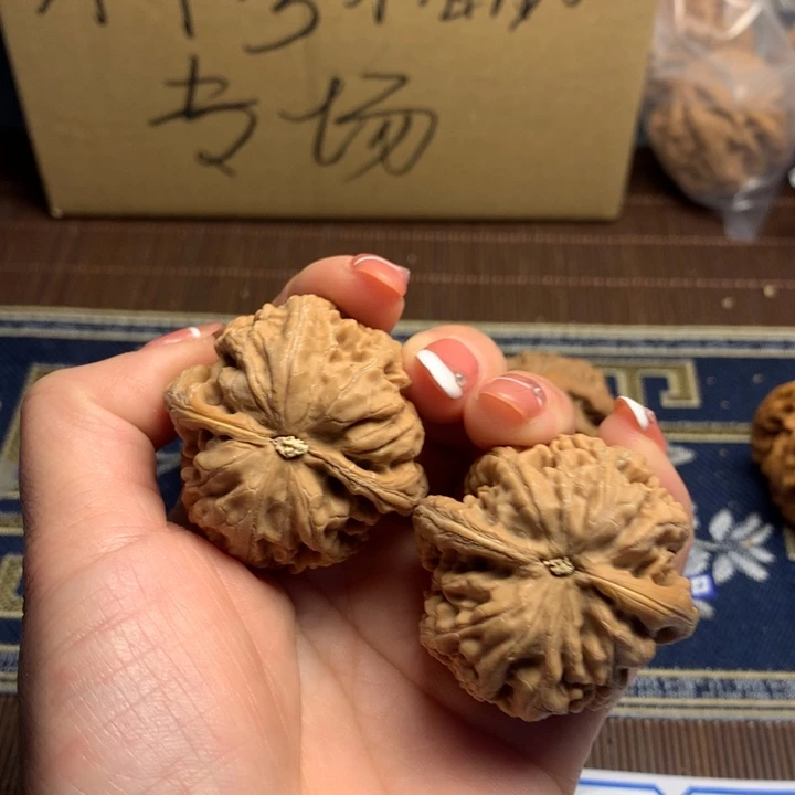 吊坠文玩核桃ℳ****粗筋