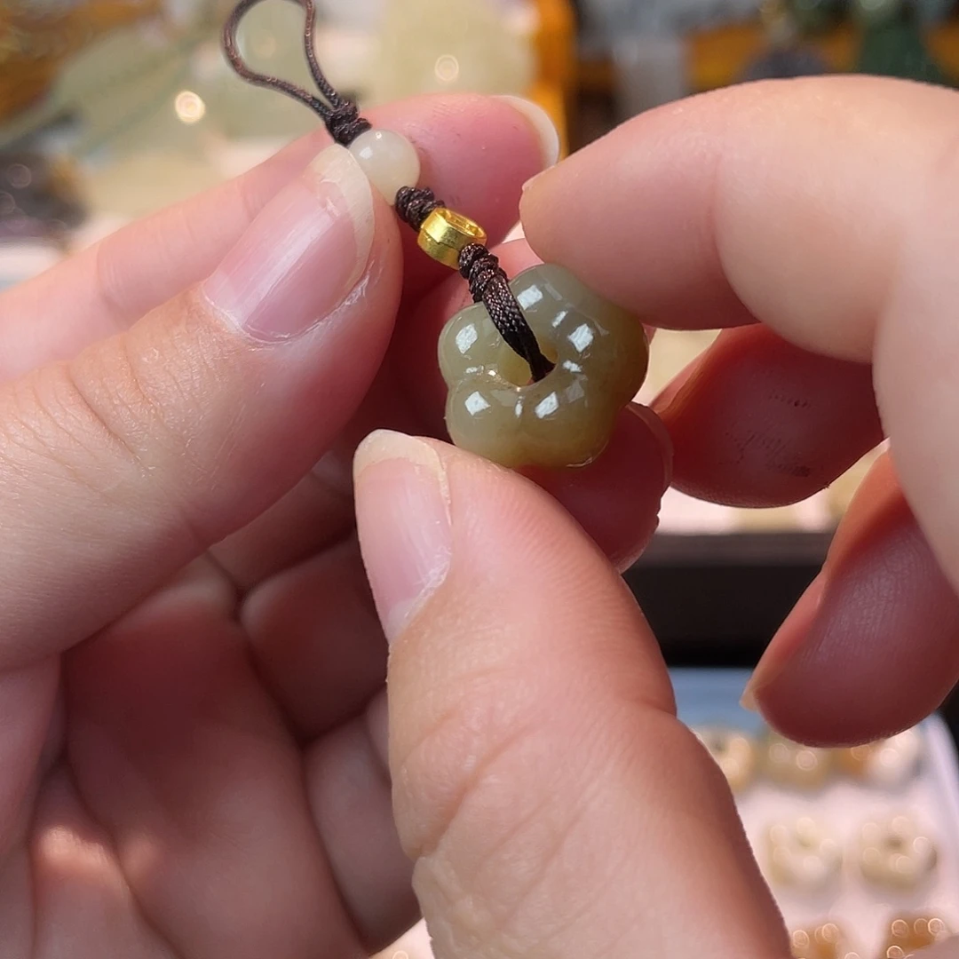 煜***和田玉未镶嵌颈饰