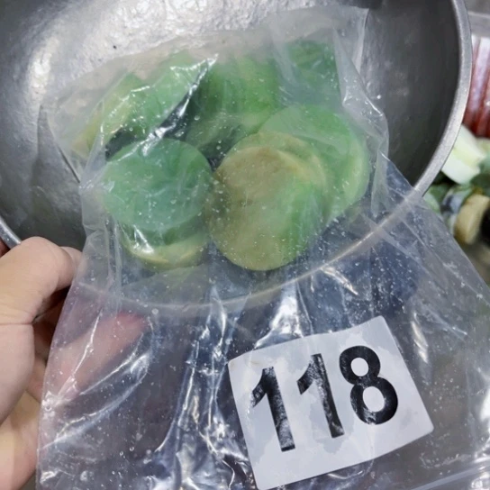 未镶嵌蛇纹石玉珠宝奇石