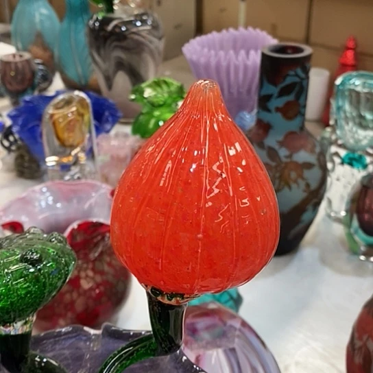 琉璃花瓶高45厘米宽9厘米