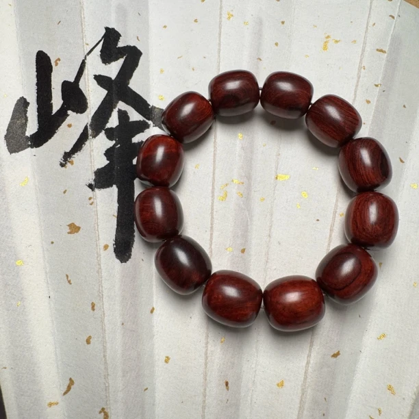 【文玩好物】印度小叶紫檀16*18酒红底  高密【多样性发其一】