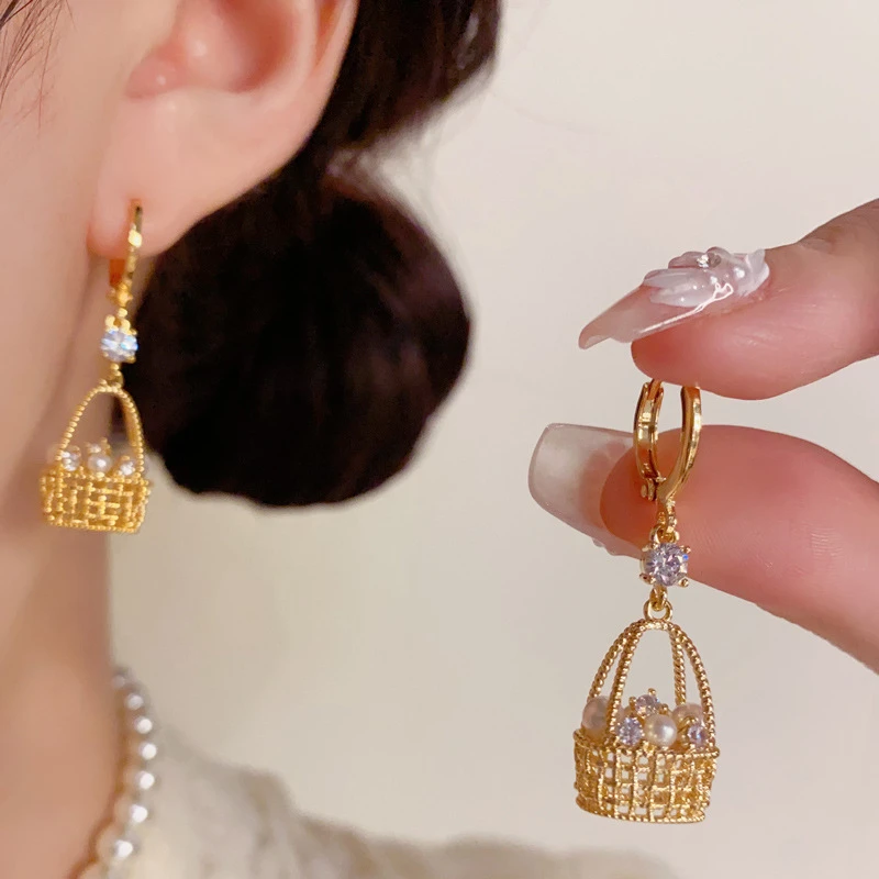 铜合金耳饰 法式复古时尚金属编织花篮锆石珠珠耳坠个性.轻奢耳环