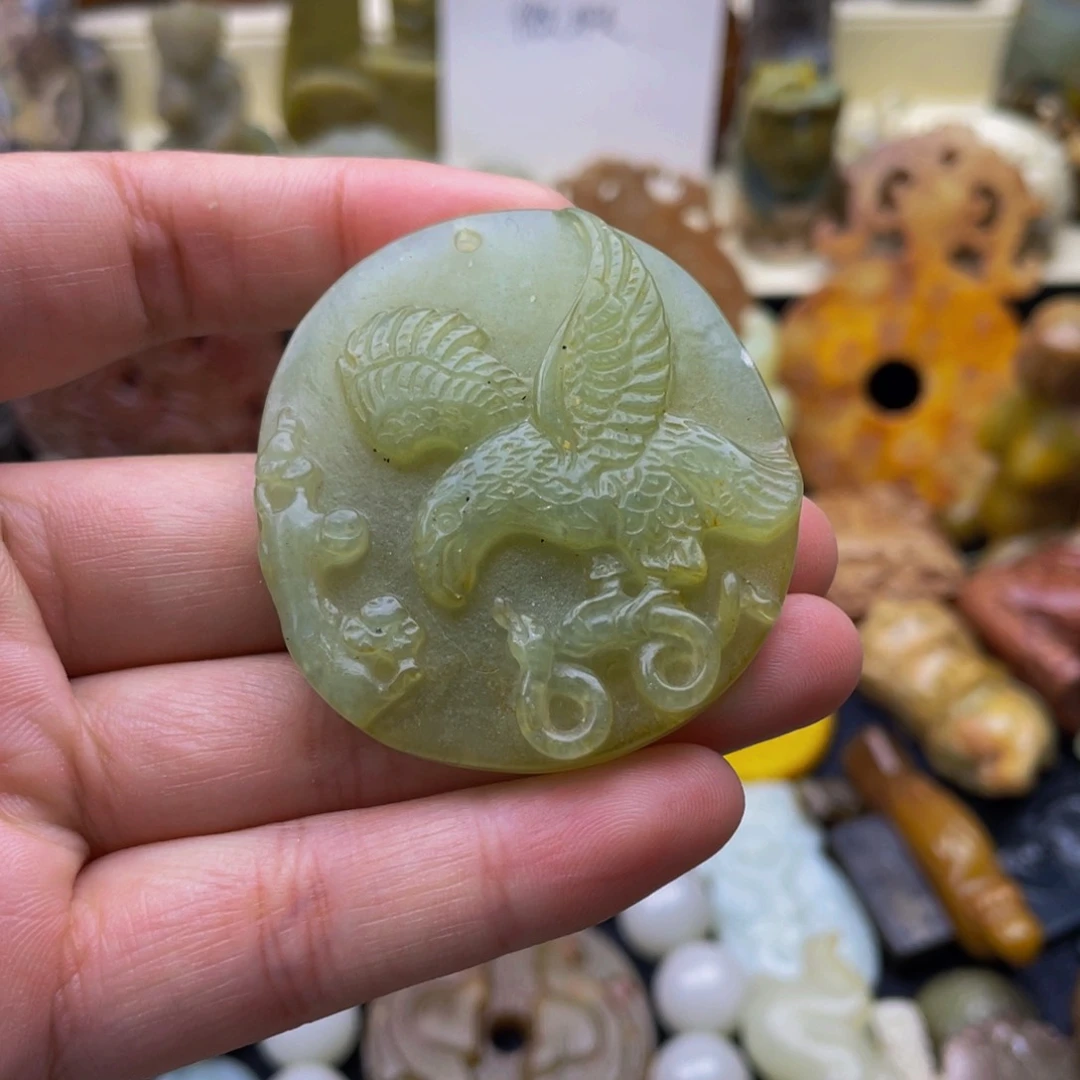 蛇纹石玉未镶嵌颈饰1