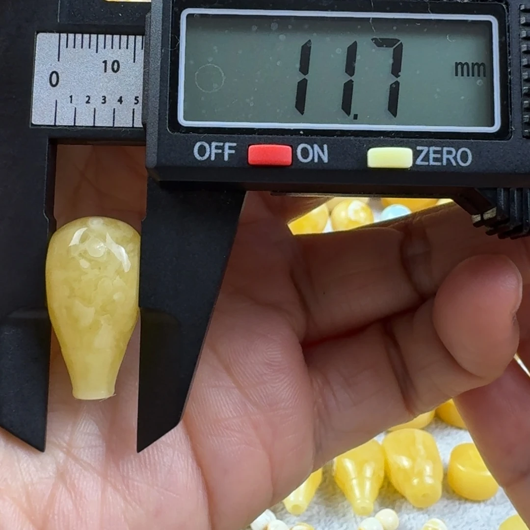 蜜蜡未镶嵌裸石32杂