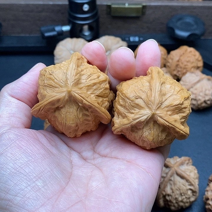 以***，把件文玩核桃南瓜