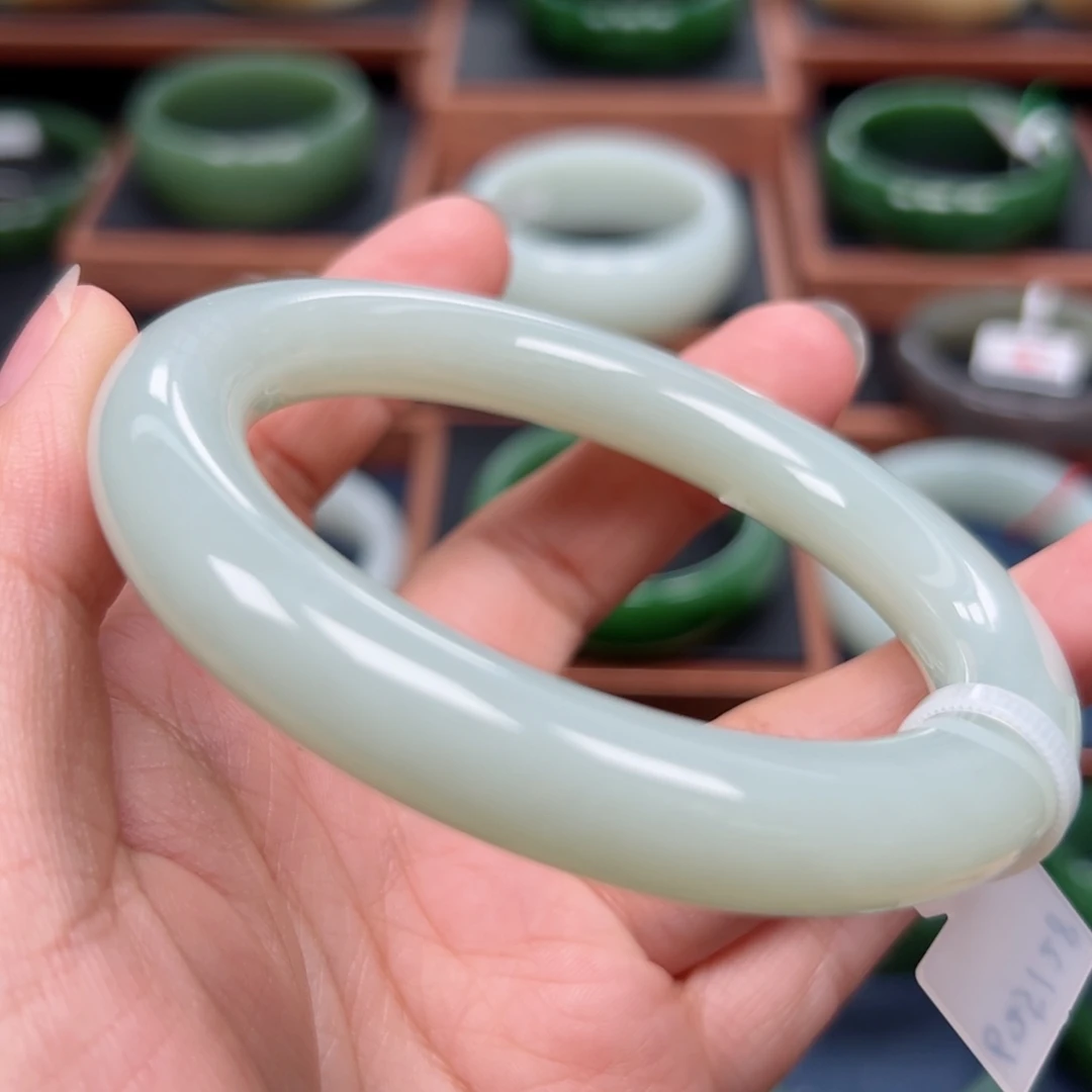 未镶嵌手镯和田玉6162