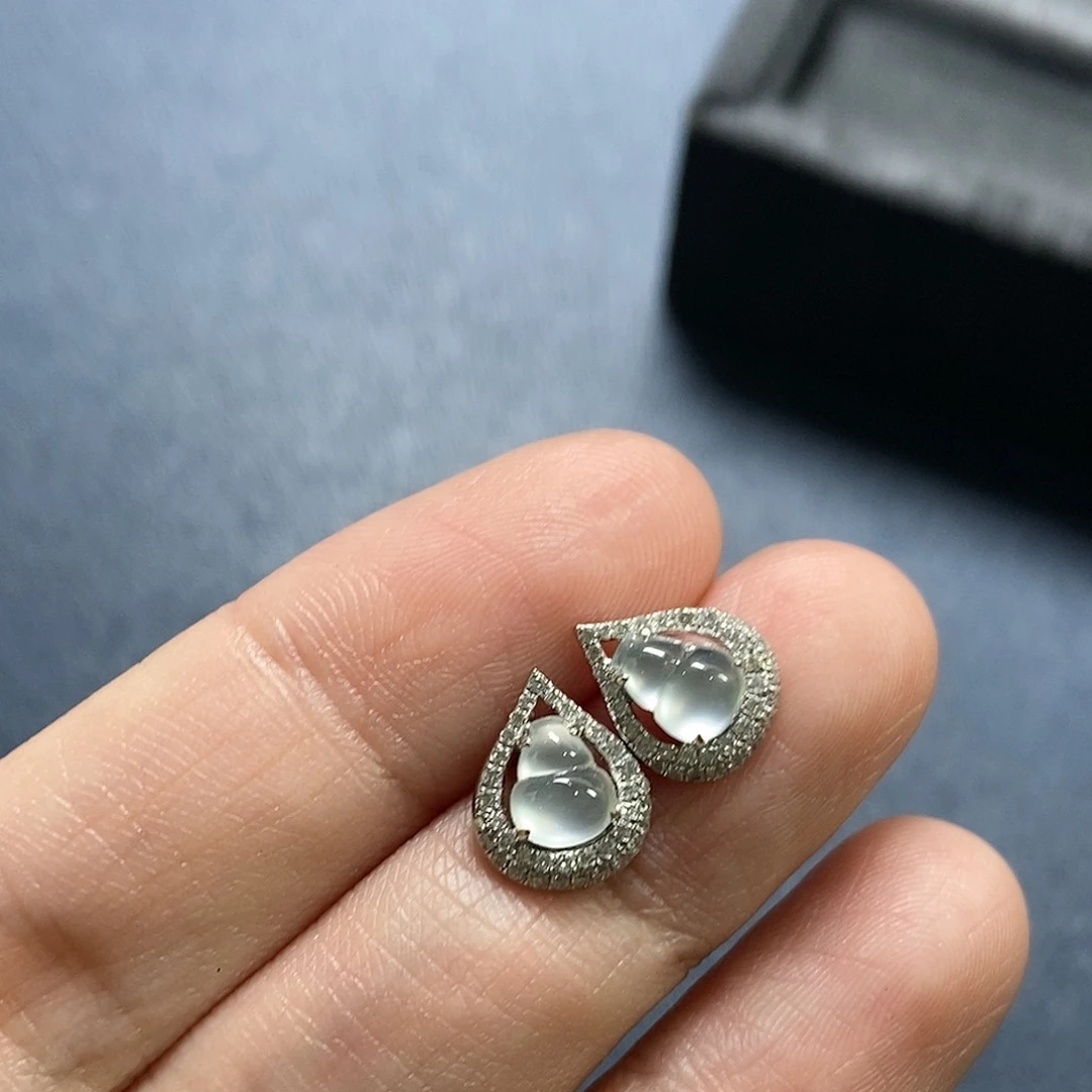锅***肉翡翠18K金镶嵌耳饰白钢葫芦耳钉