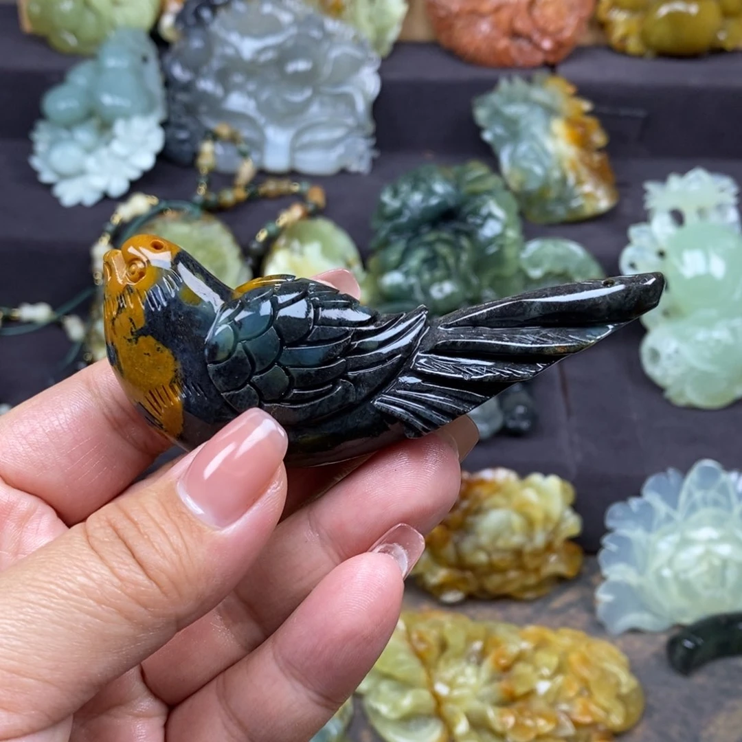 蛇纹石玉颈饰未镶嵌瓜*宝