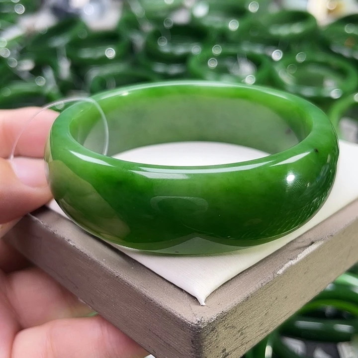 未镶嵌手镯和田玉（碧玉）