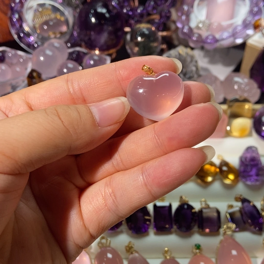 18K金镶嵌颈饰水晶