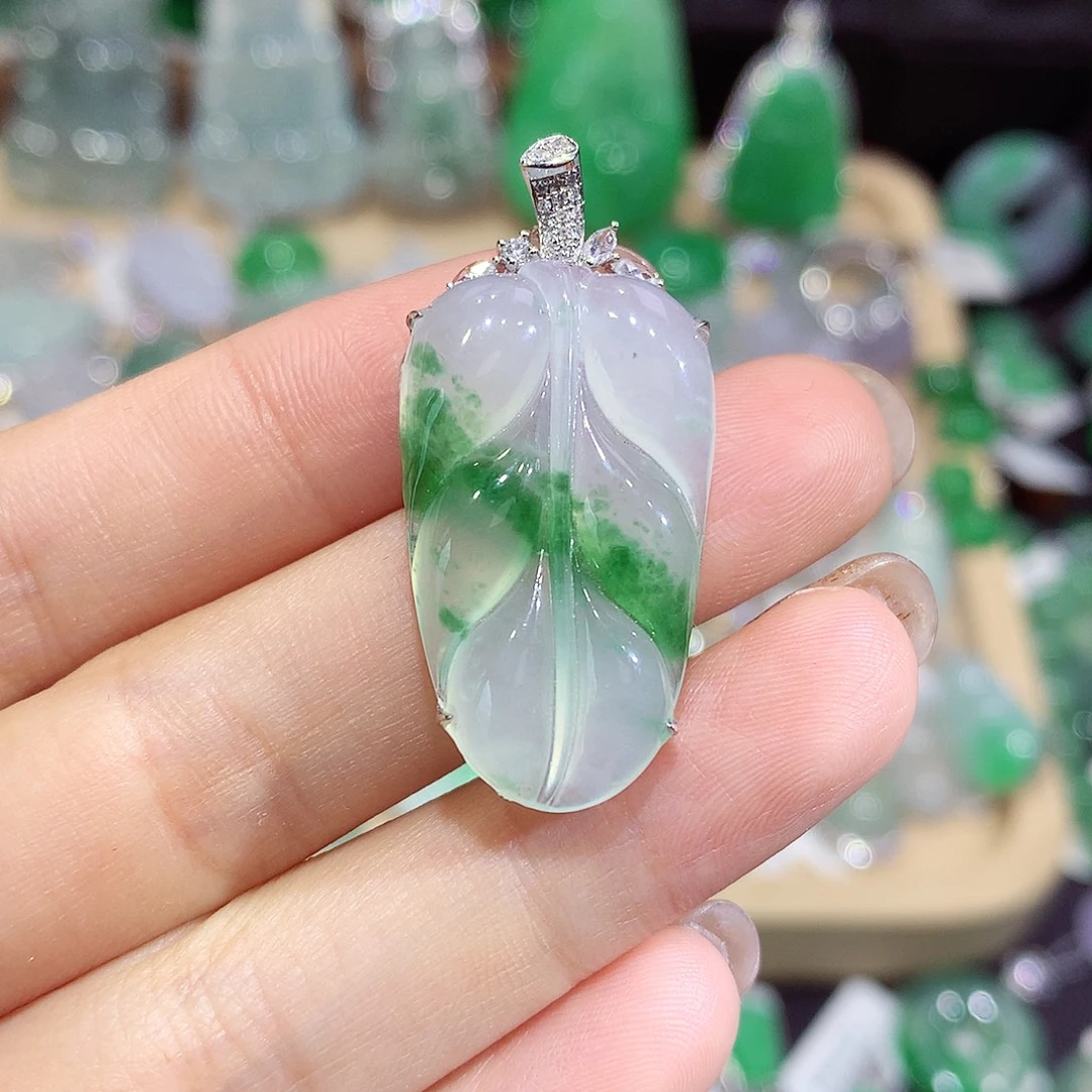 翡翠18K金镶嵌颈饰叶