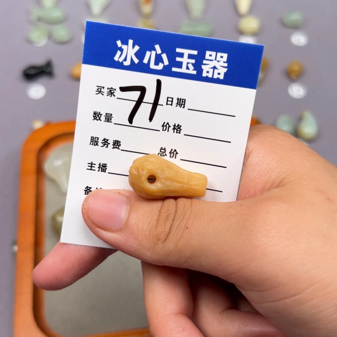蛇纹石玉未镶嵌颈饰怀*