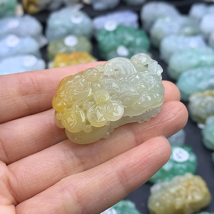 翡翠未镶嵌颈饰天然缅甸A货翡翠貔貅吊坠