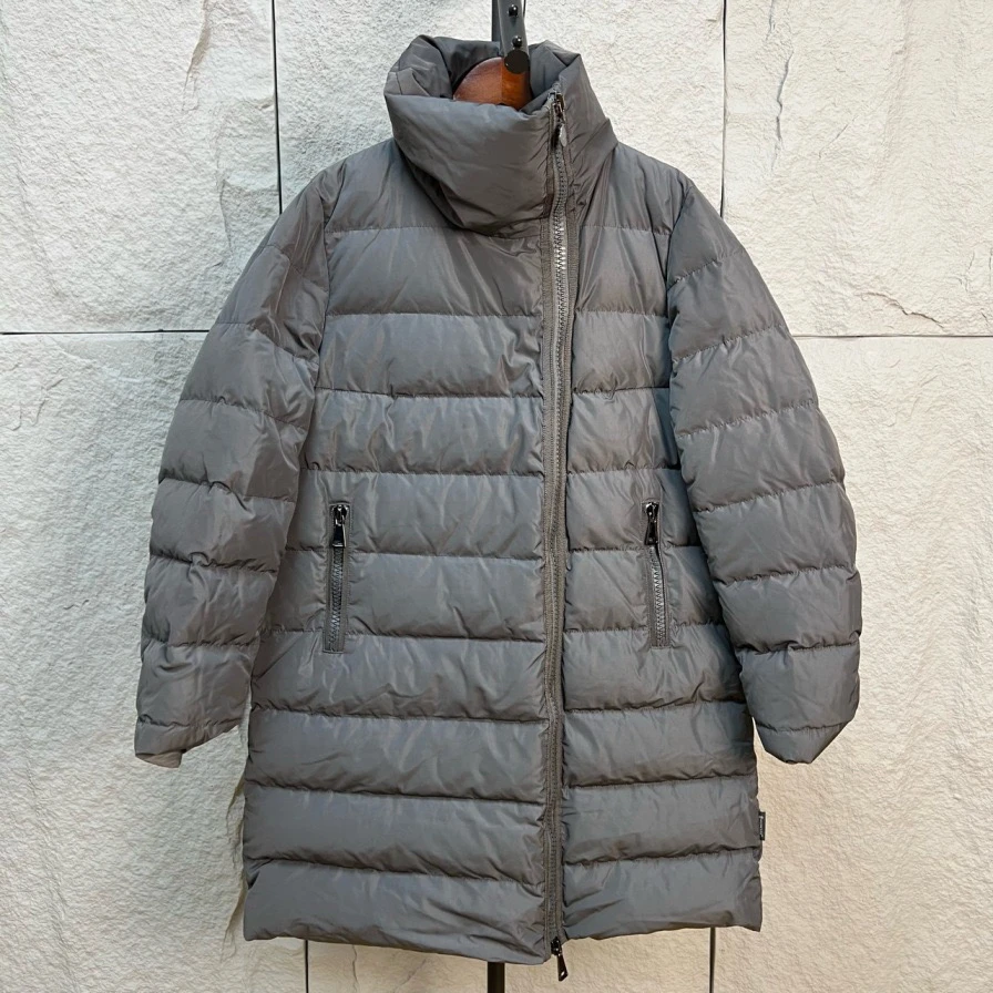 99新 MONCLER 经典款斜拉链灰色羽绒服 98新 3码 ys000434