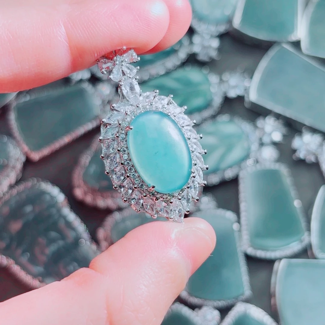 翡翠颈饰未镶嵌蛋面