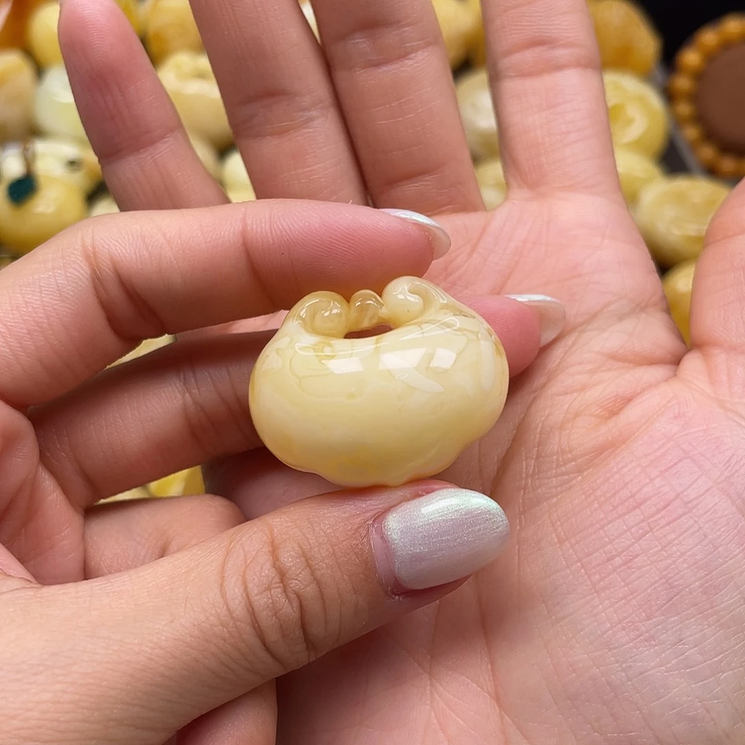 蜜蜡裸石未镶嵌猫*蜜蜡