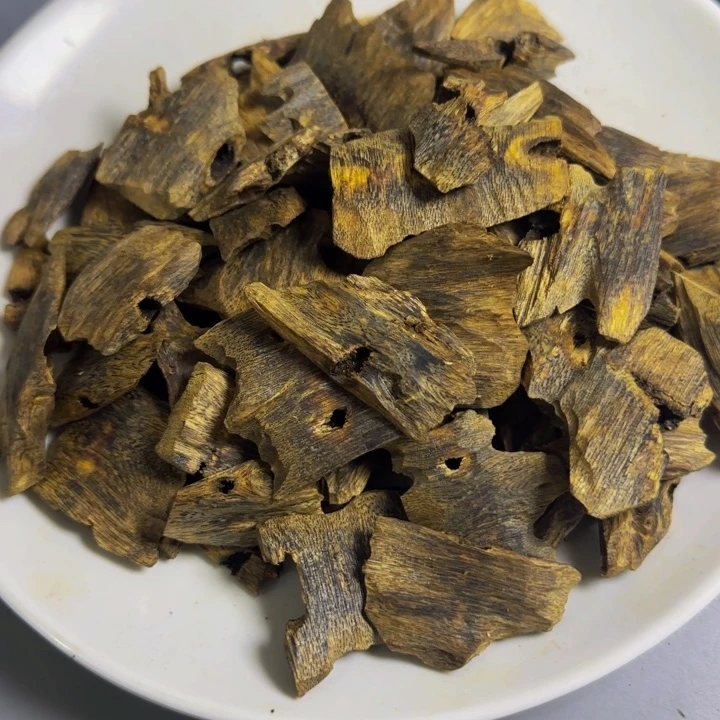 汤***糕线香蓝宝石品种198克，以直播间为准