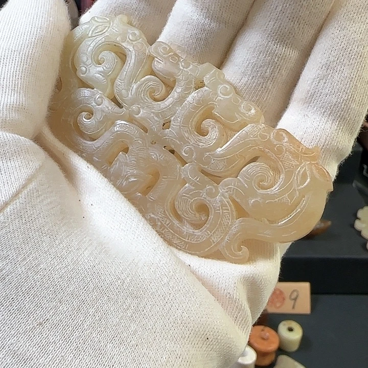 乐***姐和田玉未镶嵌颈饰