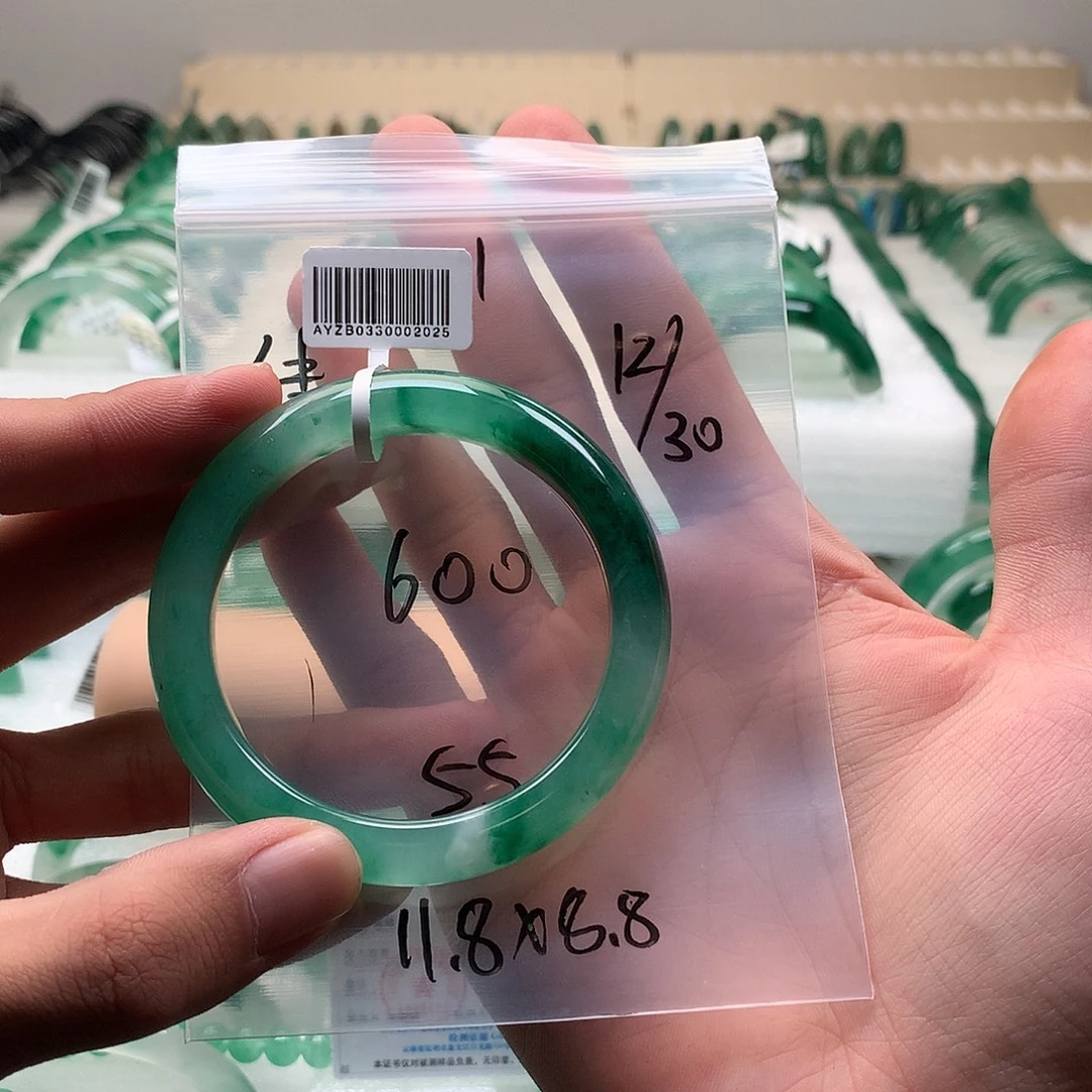 石英质玉（非洲翠）未镶嵌手镯55 .3 1号