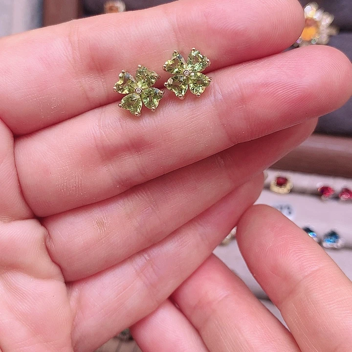 敏***樱橄榄石耳饰银S925镶嵌