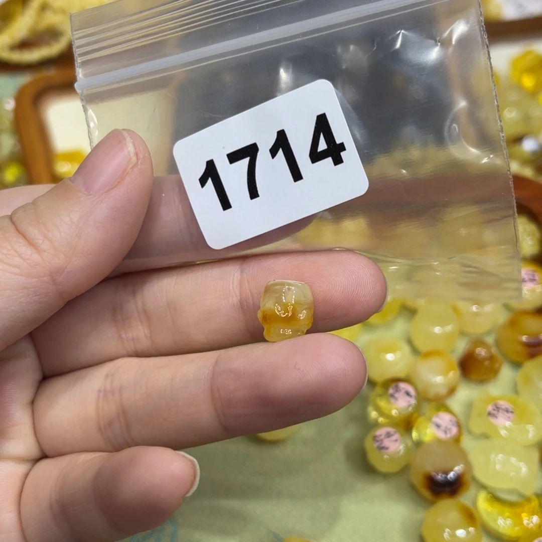 琥珀珠宝奇石未镶嵌