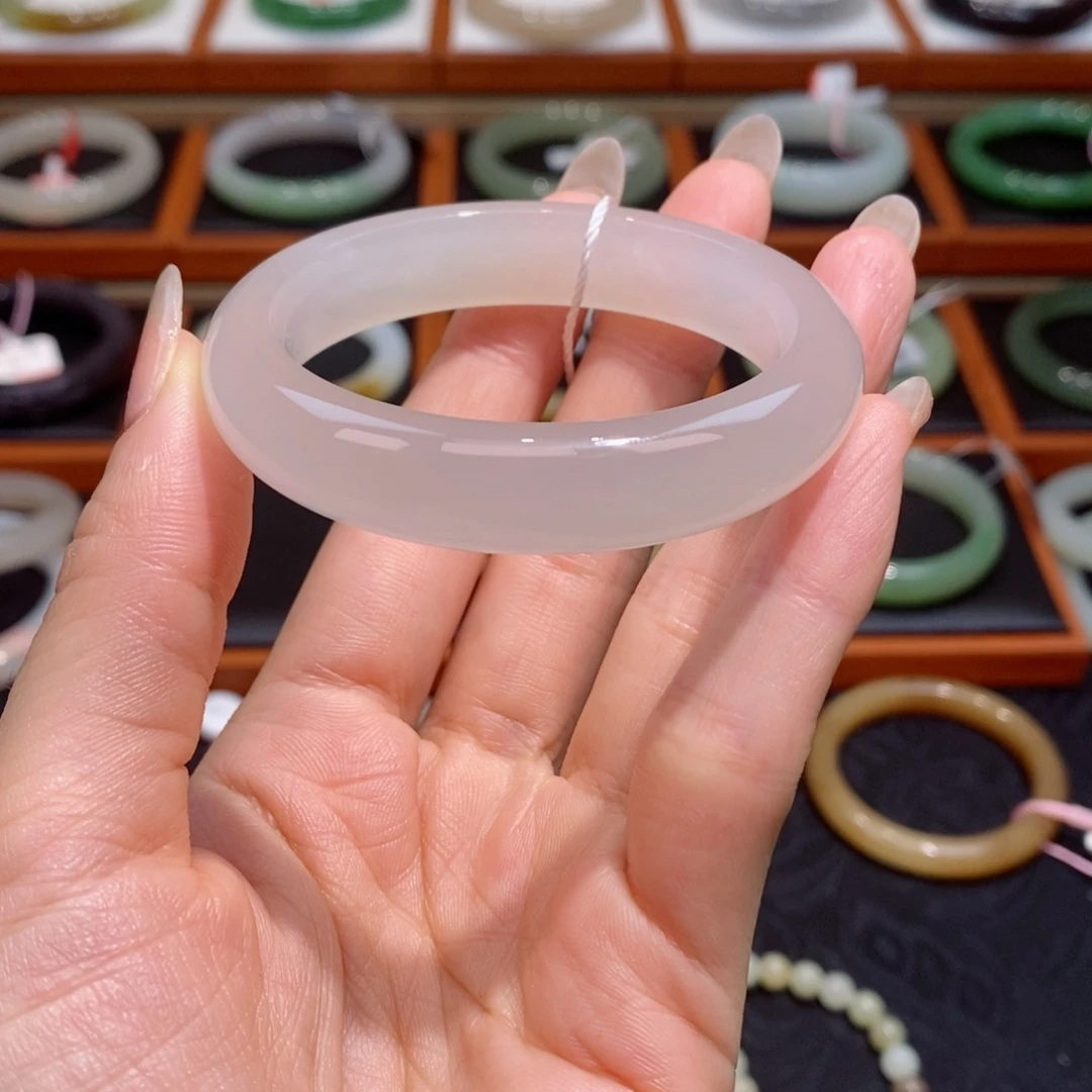 和田玉手镯未镶嵌冰条子