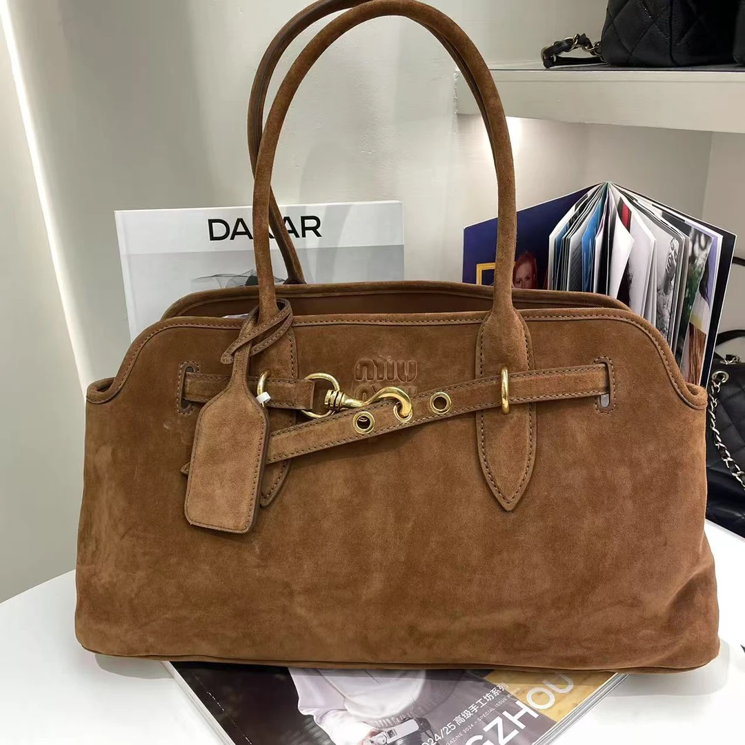 全新未使用 MIU MIU/缪缪 Aventure 麂皮大号保龄球 手提包