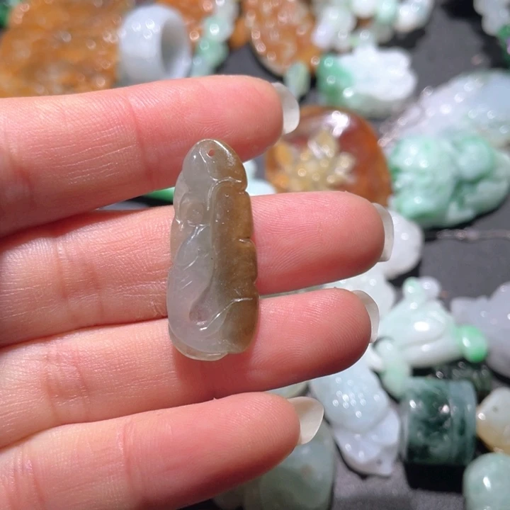 【闪购商品】翡翠颈饰未镶嵌天然翡翠