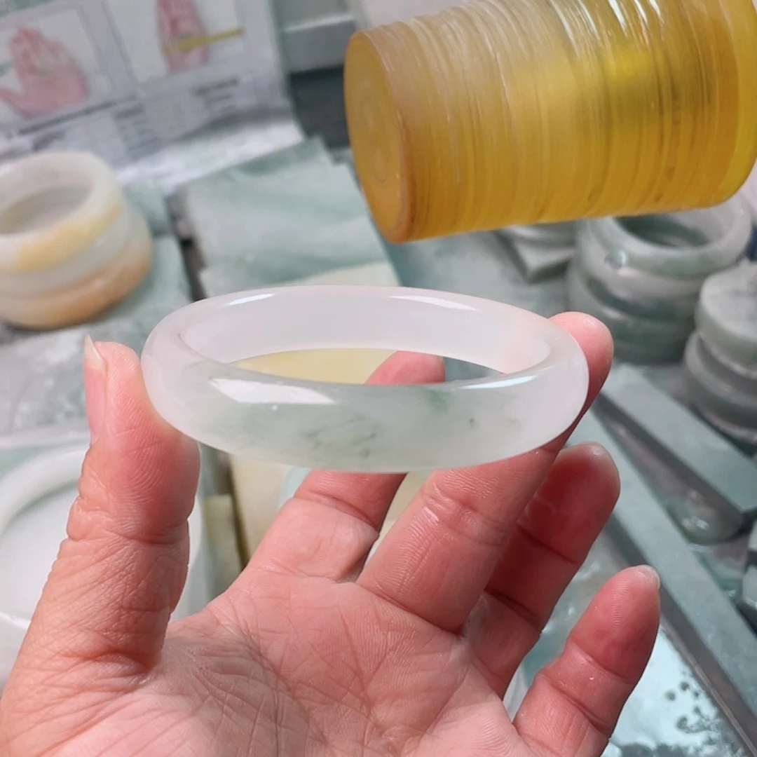 郭***~定制石英质玉（天山翠）
