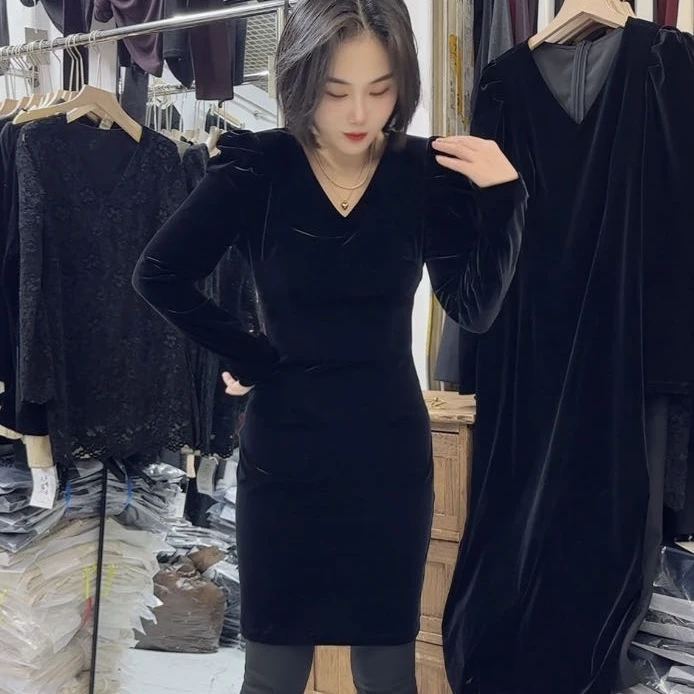 2418丝绒V领修身显瘦连衣裙