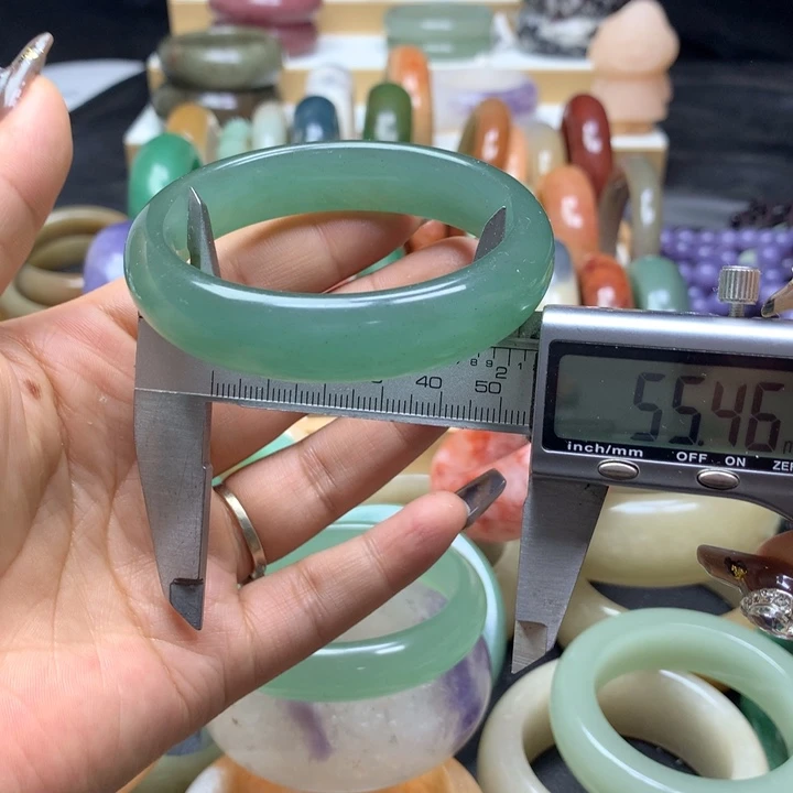 未镶嵌手镯石英质玉