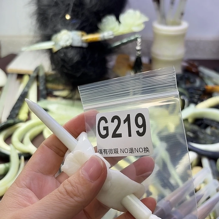 芊***凉蛇纹石玉合金发饰
