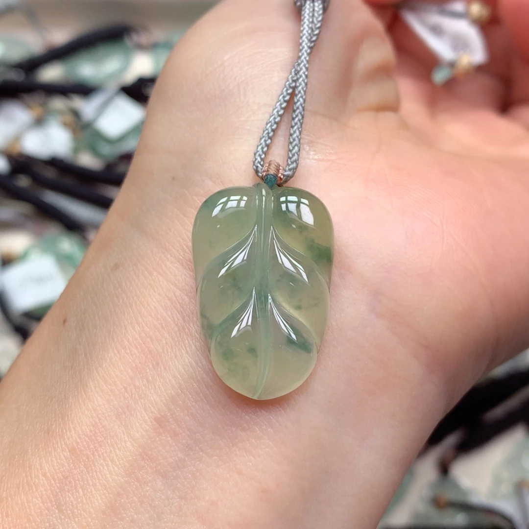翡翠未镶嵌颈饰叶子