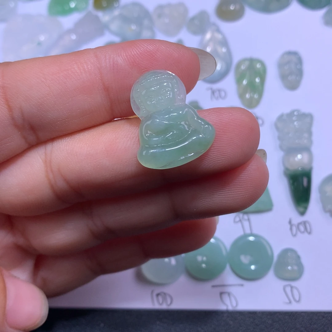 翡翠未镶嵌颈饰宝宝佛