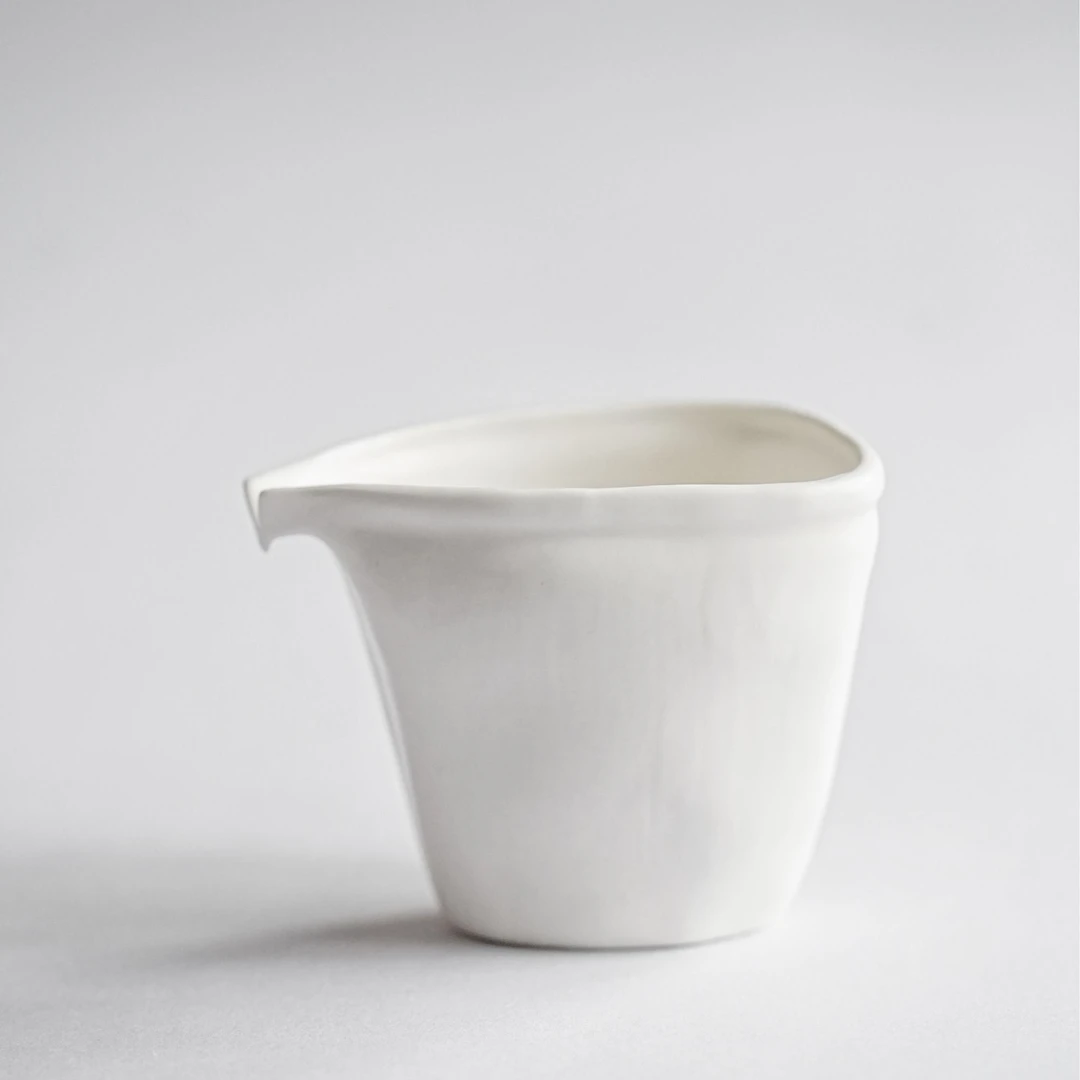 物后工作室-鹰嘴公杯手捏感诧寂化妆土陶瓷分茶器匀杯公道杯简约