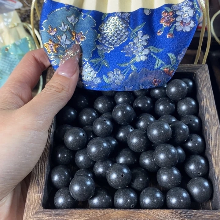 泥塑宣和御制大四合1.5瑕疵珠香包约50克