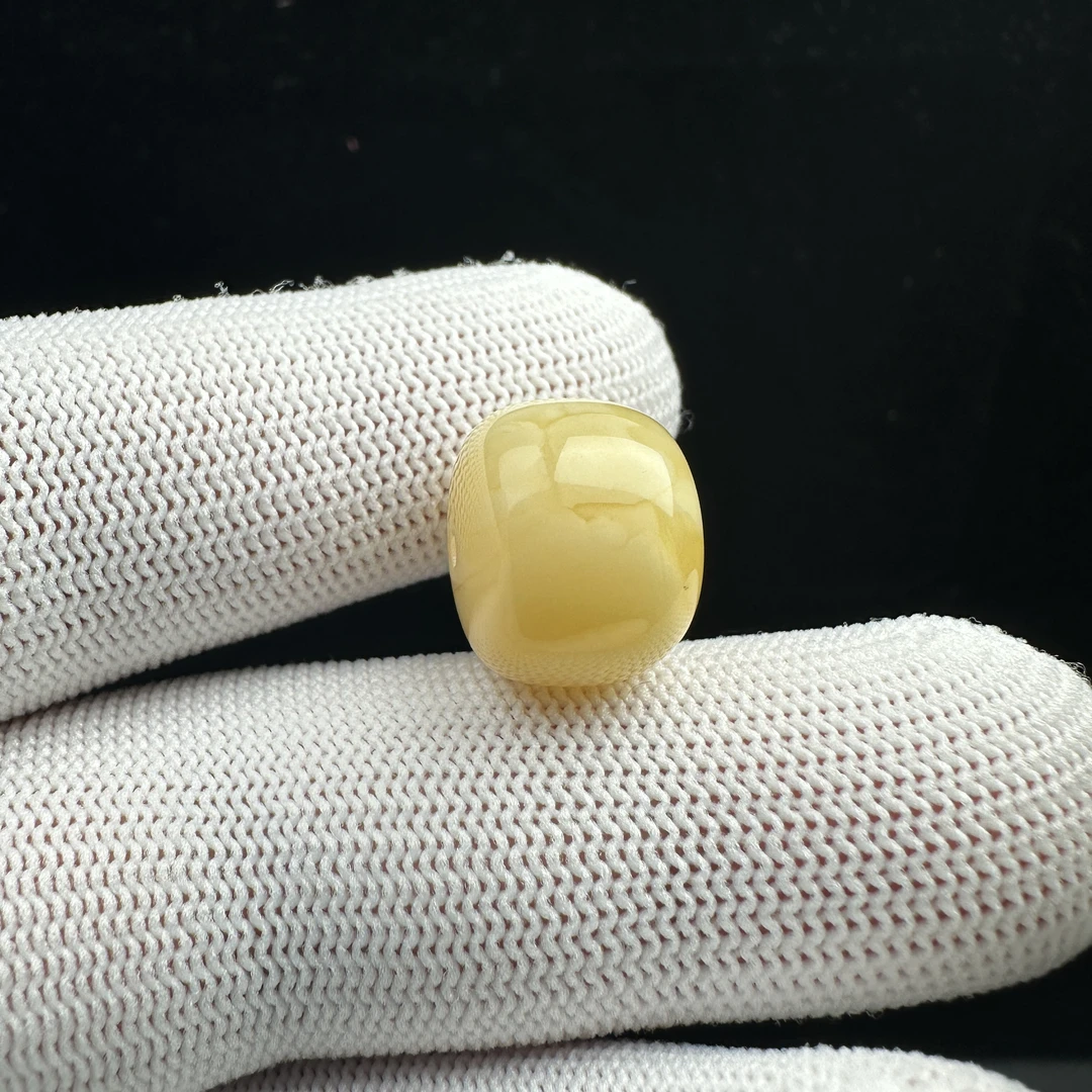 B3572天然原矿俄料蜜蜡 瑕疵墩子 15.4*12.4mm支持复检