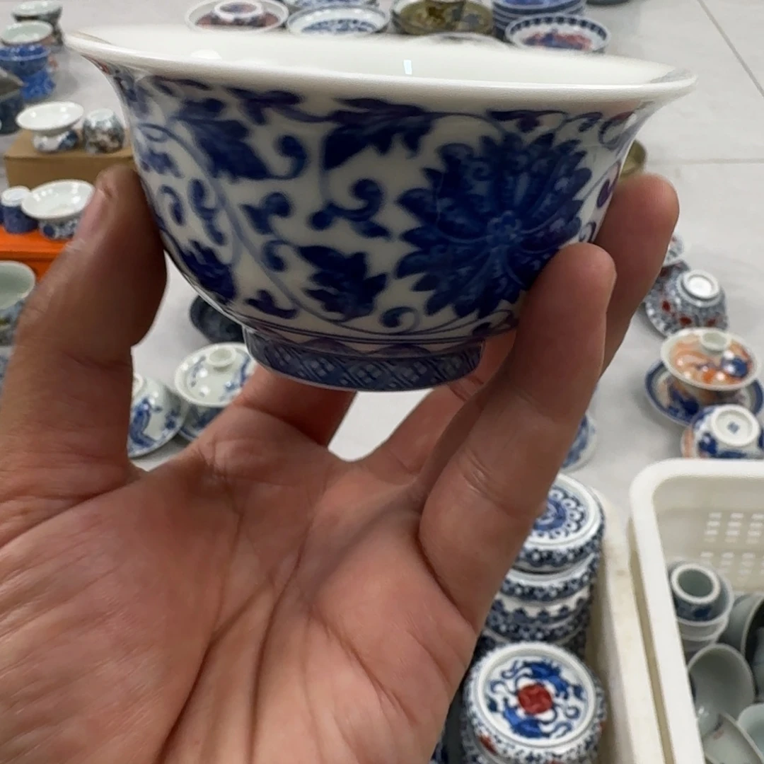 摆件青花缠枝莲主人压手杯