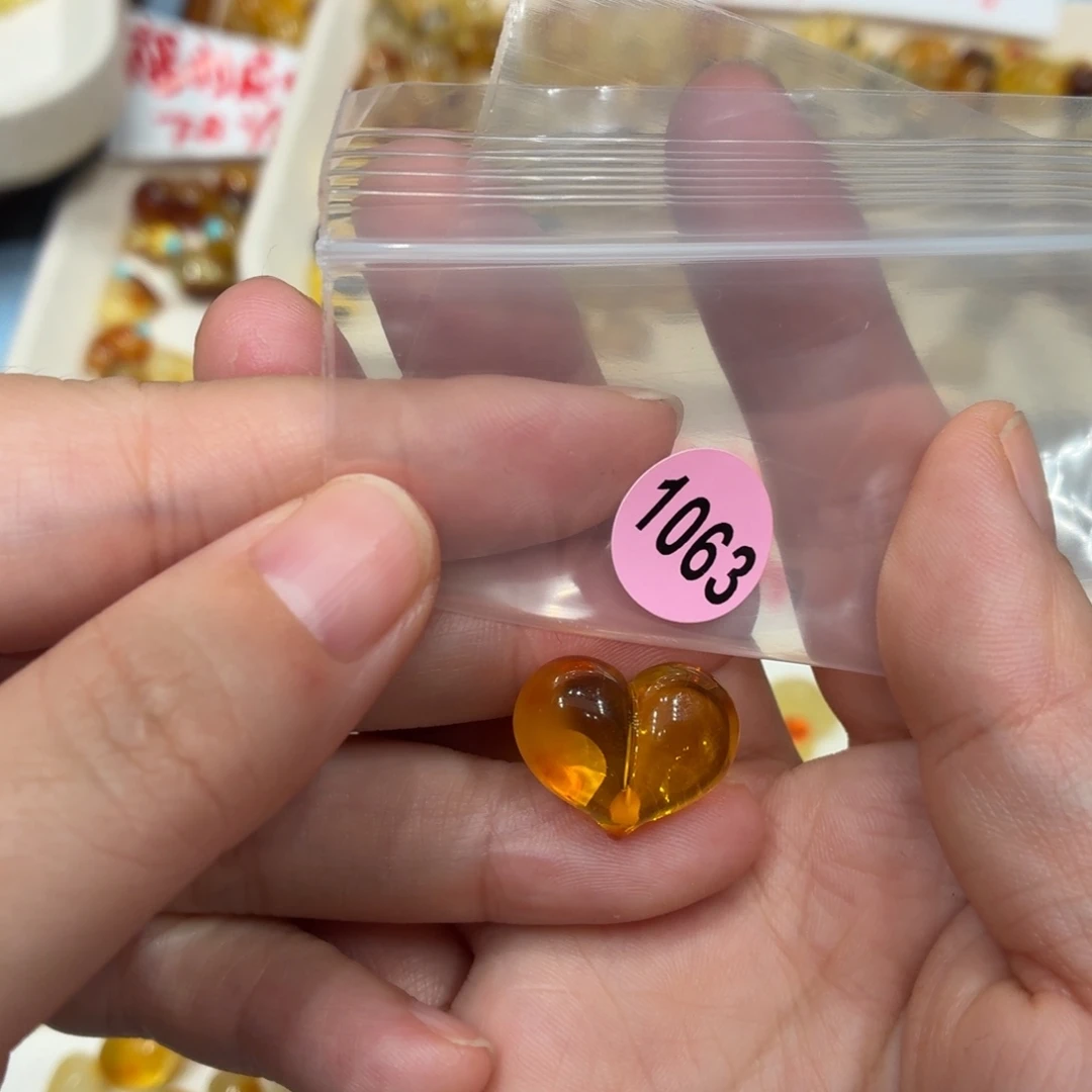 琥珀未镶嵌珠宝奇石