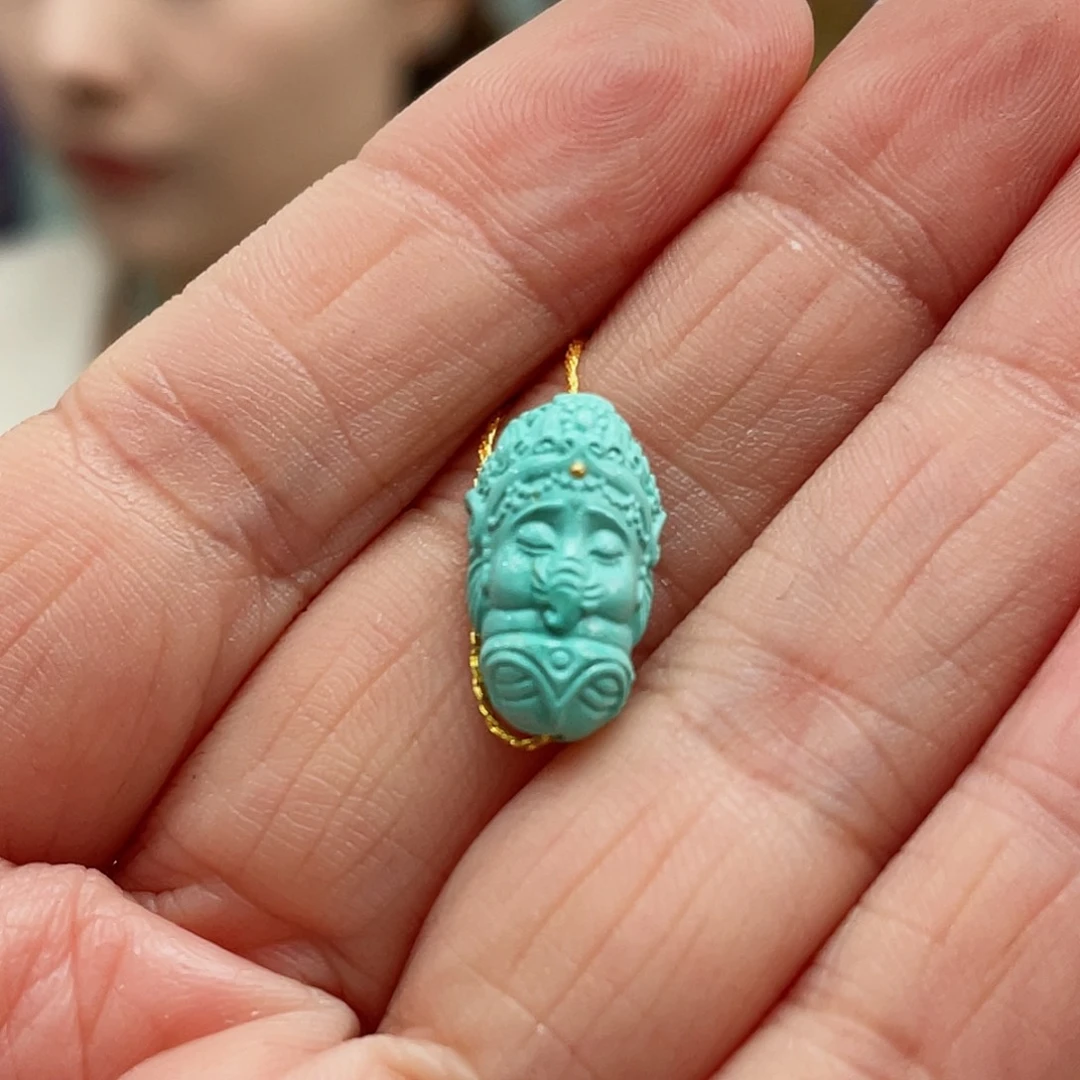 绿松石颈饰未镶嵌