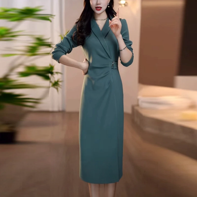 雪尼尔轻奢女装2025秋季新款法式名媛长袖女神范显瘦打底连衣裙子