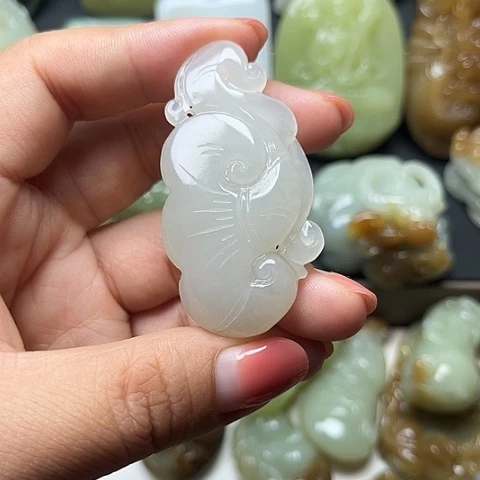 颈饰未镶嵌和田玉龍**神