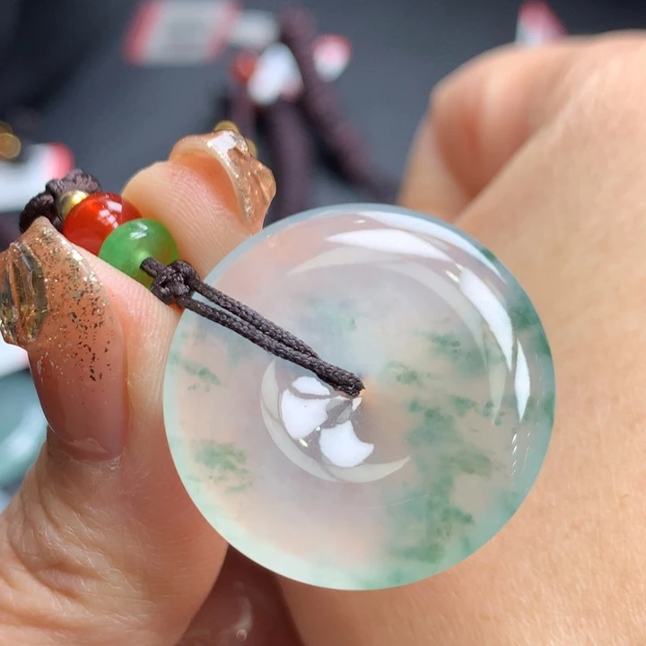 翡翠颈饰未镶嵌翡翠