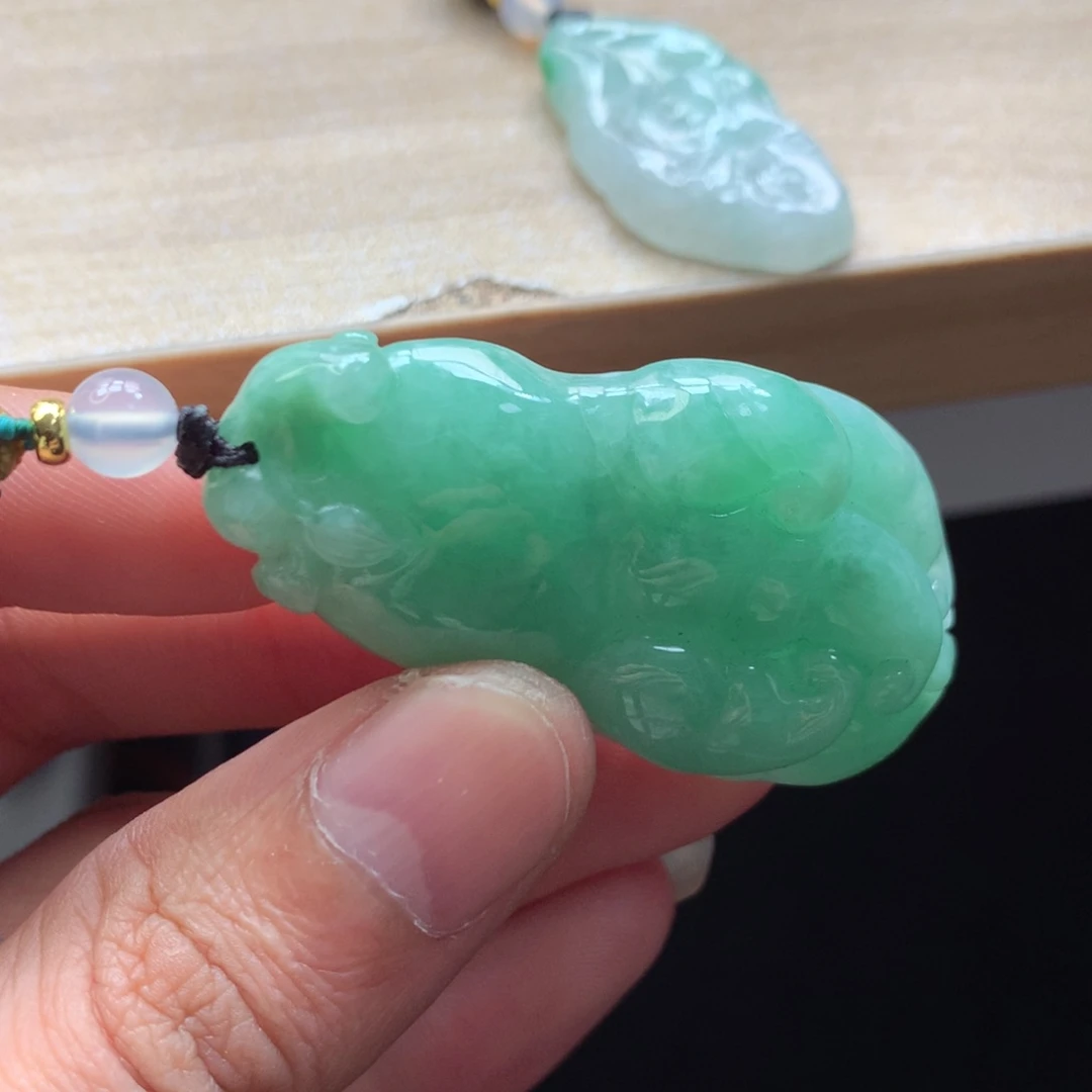 颈饰未镶嵌翡翠吊坠