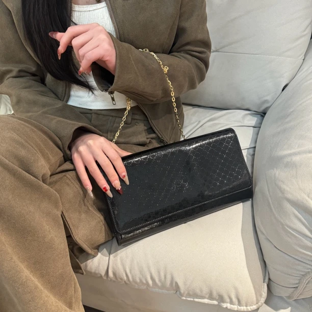 95新 GUCCI/古驰 GUCCI老花压纹漆皮黑色手拿包 送链条斜挎