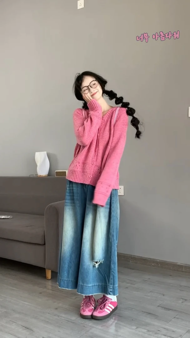2025秋季新款韩系温柔风树莓粉针织开衫上衣搭配阔腿牛仔裤两件套