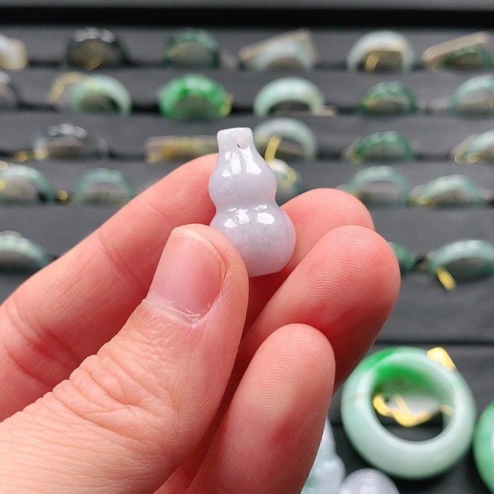 翡翠颈饰未镶嵌葫芦