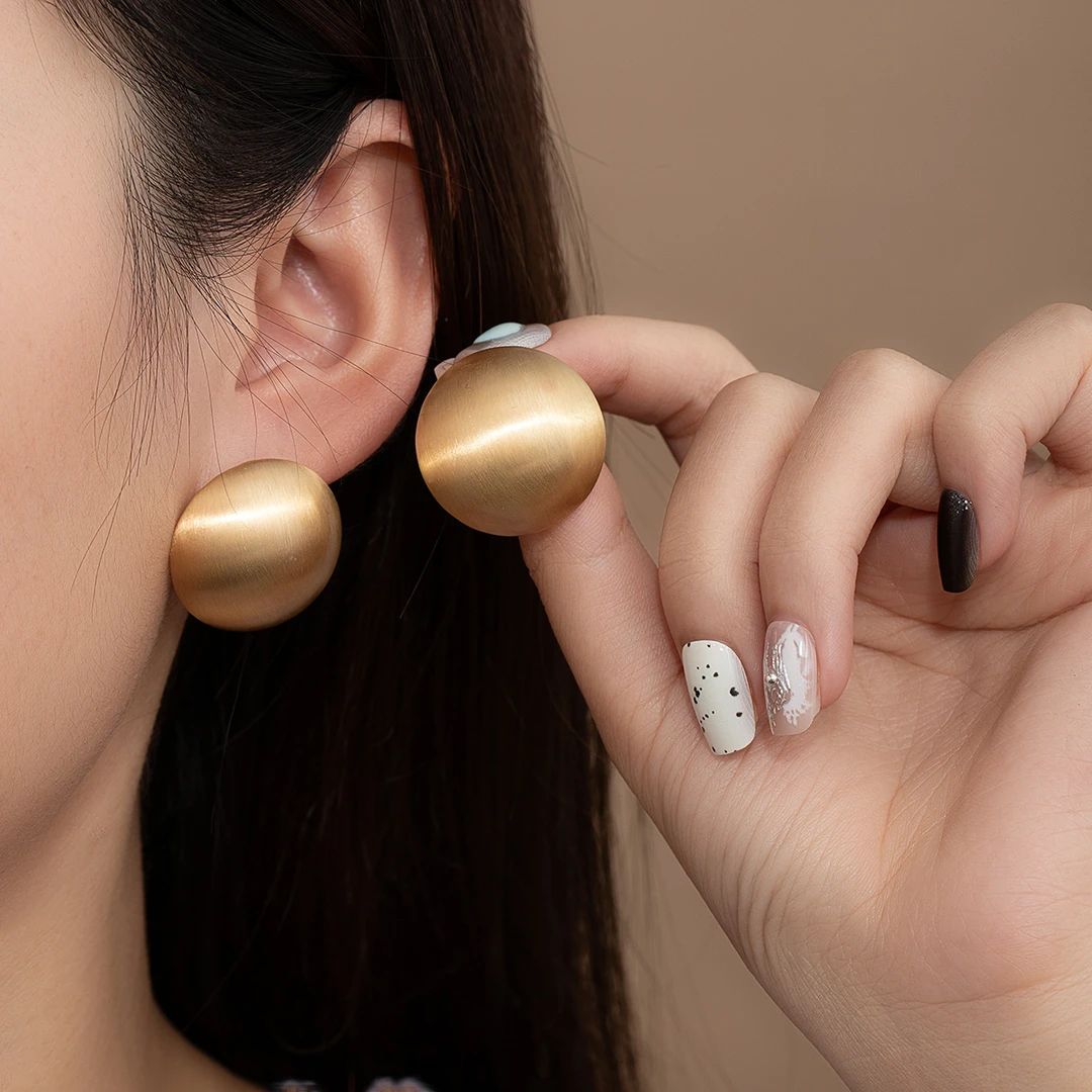 磁铁陶瓷耳饰 高级感金色拉丝纹理圆形耳钉女时尚通勤几何耳环冷